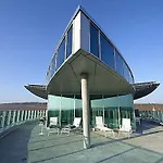 Premier 3*